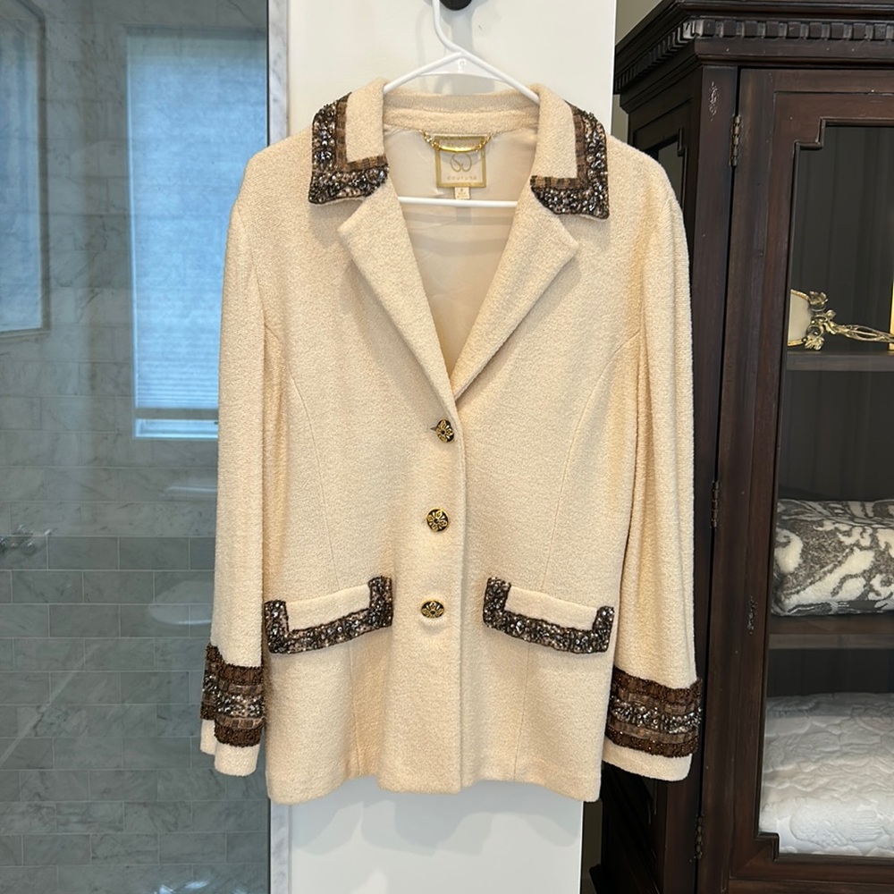St. John couture size 8 cream colored beaded jacket
